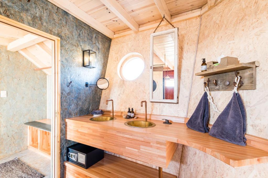 Shipwreck Lodge Mowebaai 외부 사진